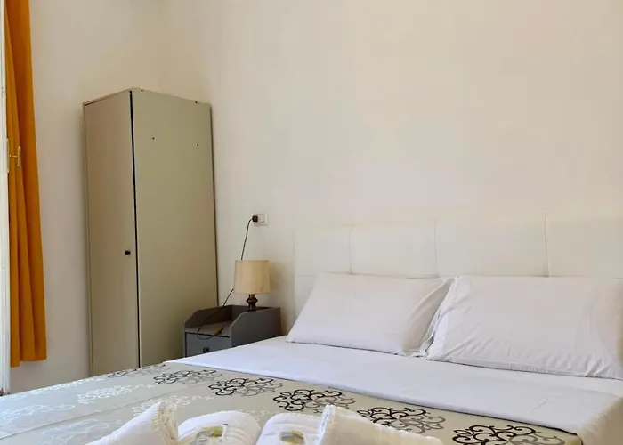 Konukevi Raynova Roma
